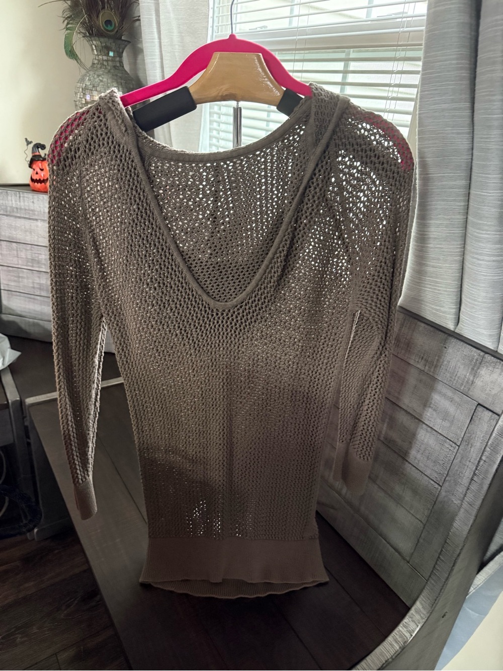Women's Taupe Open-Knit V-Neck Sweater size small